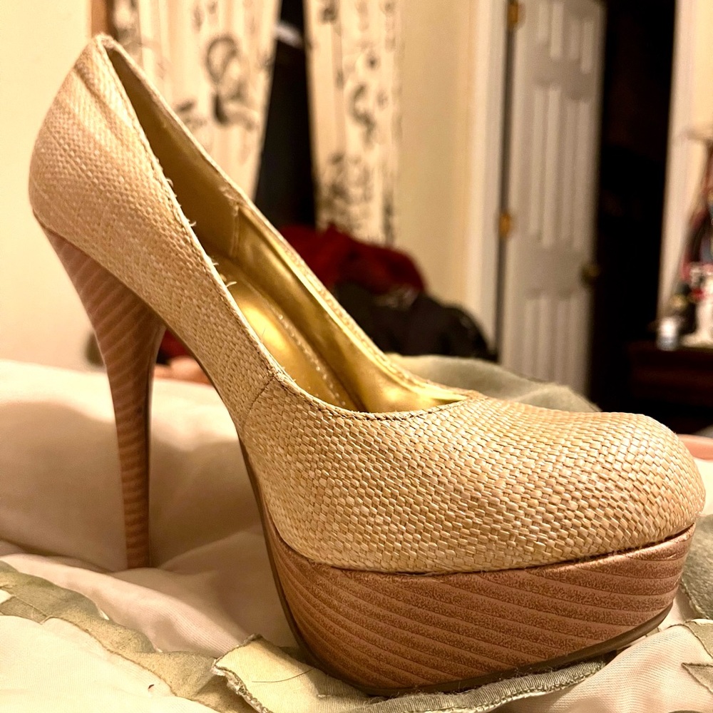 🎬🎬🎬SOLD! 🎋Bamboo🎋Beige Heels in Good Condition, Size 7.5 - Picture 1 of 6